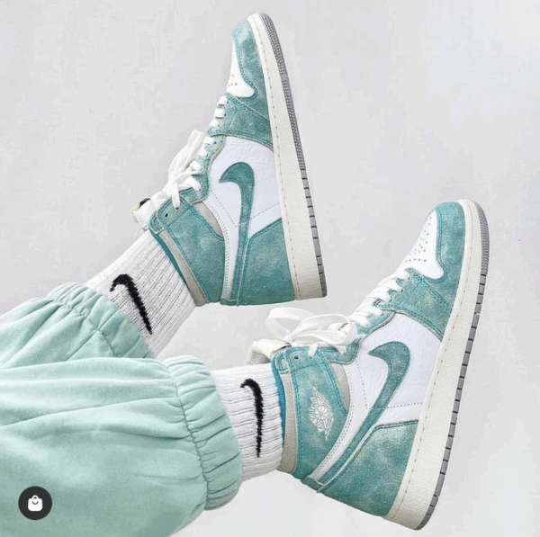 NIKE Air Jordan 1 $39.99$ CODE 351-5270-R