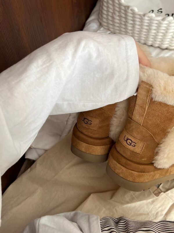 UGG 66.66$ code 524-6856-R