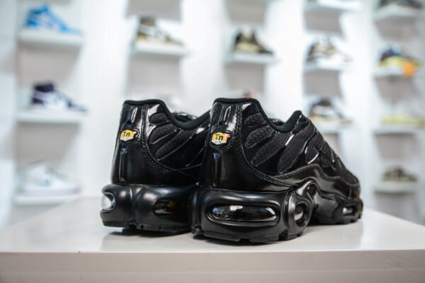 NIKE 48.15$ code 351-6852-R - Image 5