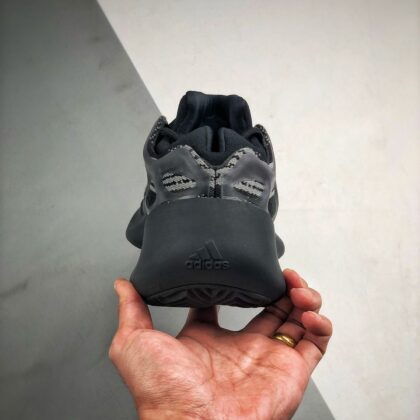 Jam5514 YEEZY 700V3 58$