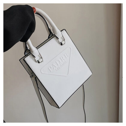 Jam2287 PRADA 27.99$ 200 1688BB