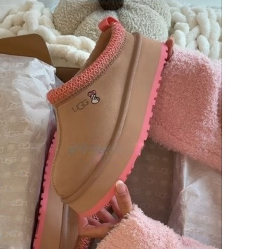 Jam7225 UGG with box 59.99$