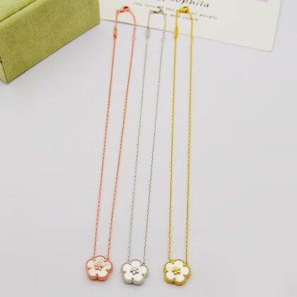 Jam7451 Van Cleef & Arpels necklace 38.99$