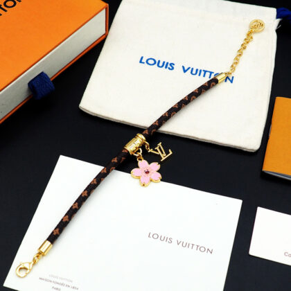 Jam7454 LV bracelet 38.9$
