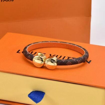 Jam7455 LV bracelet 38.9$