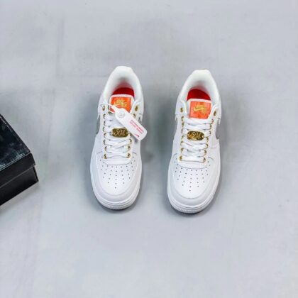 Jes4913 NIKE 300💰 43$