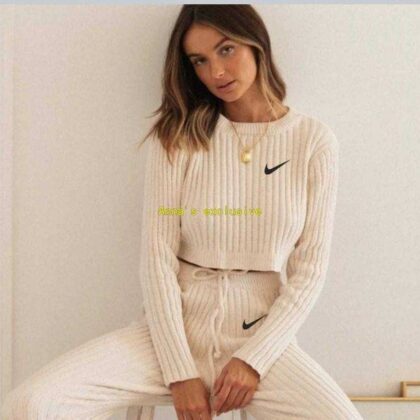 Jes1386 NIKE suit 220💰 29.99$ GYYF