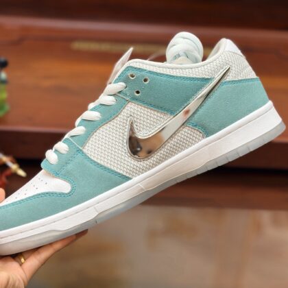 Jam9051 NK SB dunk 75$