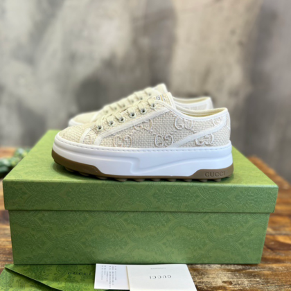 Jam9219 GUCCI 95$ Super quality with box